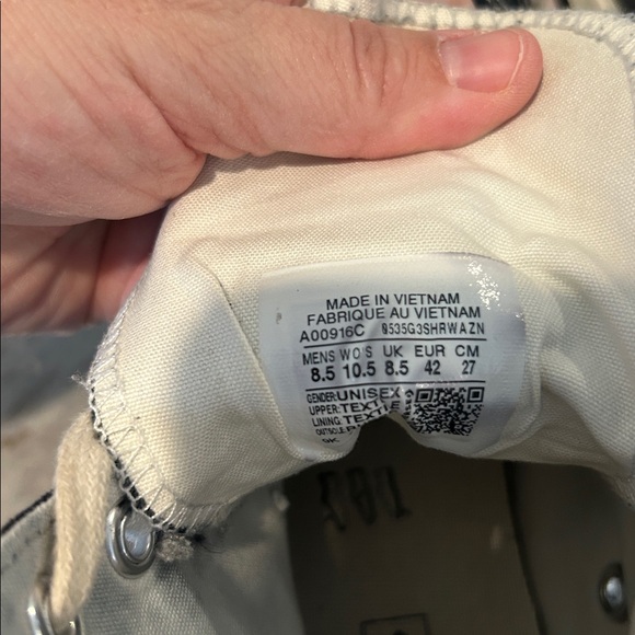 Women’s Converse All Star with cat claws! Sz 10.5 EUC but have artwork on top - Picture 6 of 8